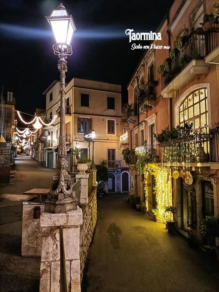 Caterina'S Charme Apartment تاورمينا